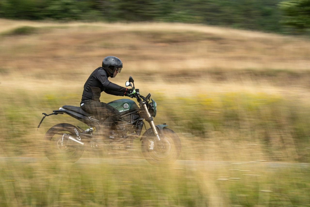 Benelli Leoncino 800 VS CFMOTO 700CL-X Heritage: prova a prendermi!